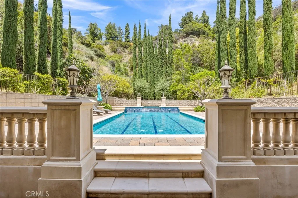 328 N Terrace View Drive, Monrovia, California 91016 home-pic-70