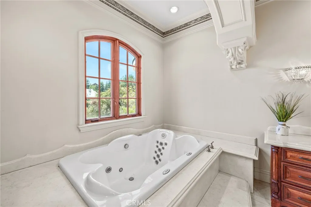 328 N Terrace View Drive, Monrovia, California 91016 home-pic-63