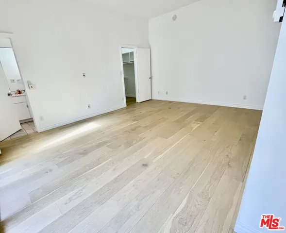 Brand new hard wood floors ins