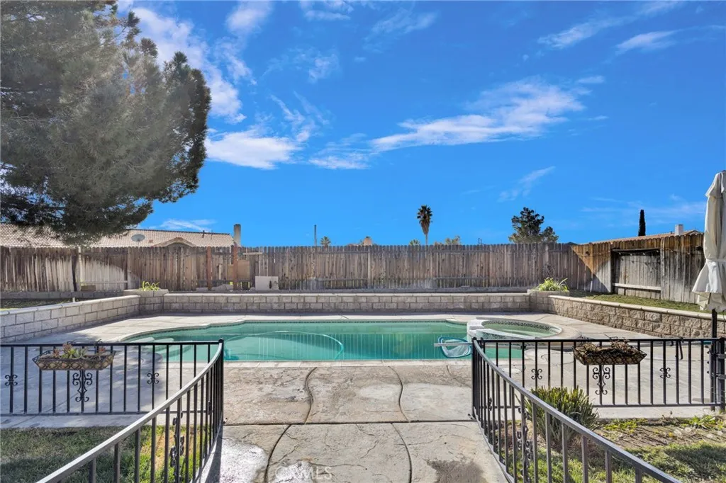 13641 Luna Road, Victorville, California 92392 home-pic-33