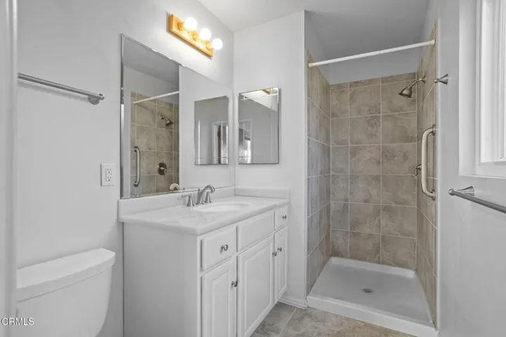 11 -  Holmes (11765)