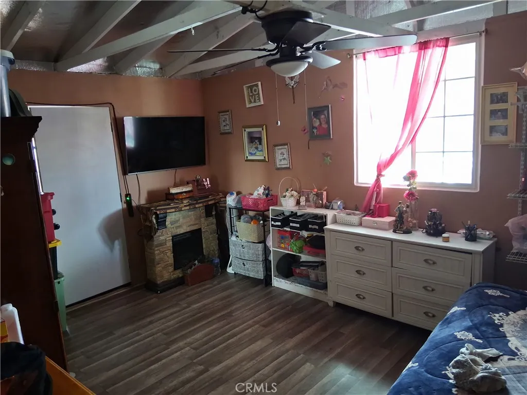 1185 W Devonshire, Hemet, California 92543 home-pic-12