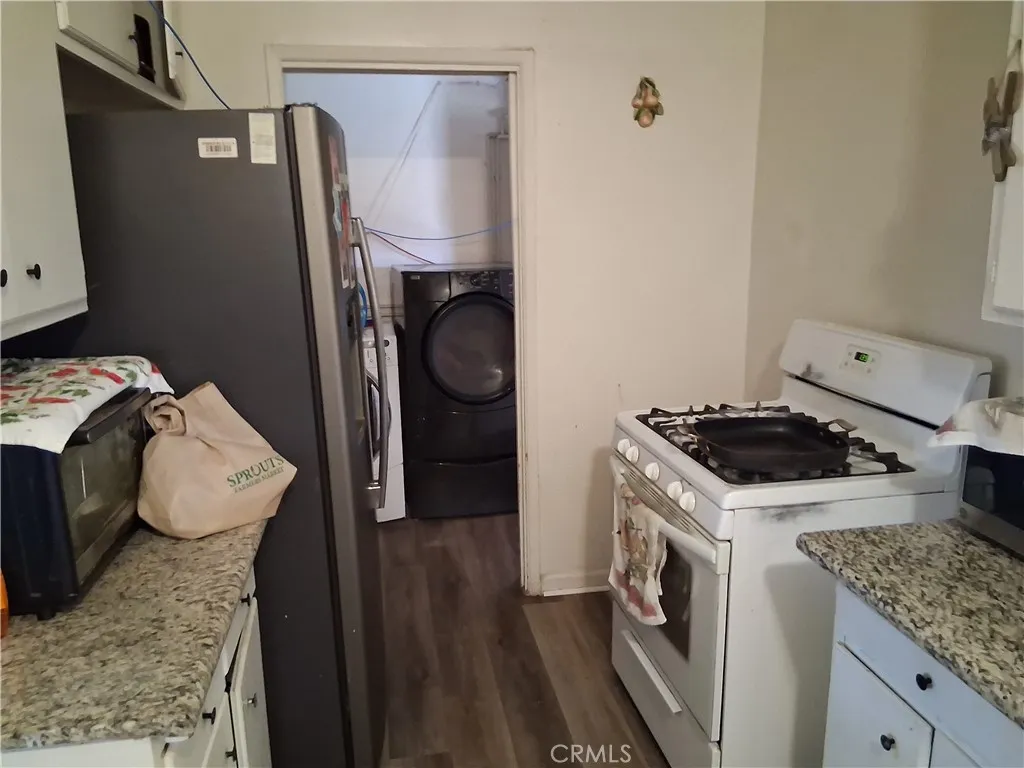 1185 W Devonshire, Hemet, California 92543 home-pic-11