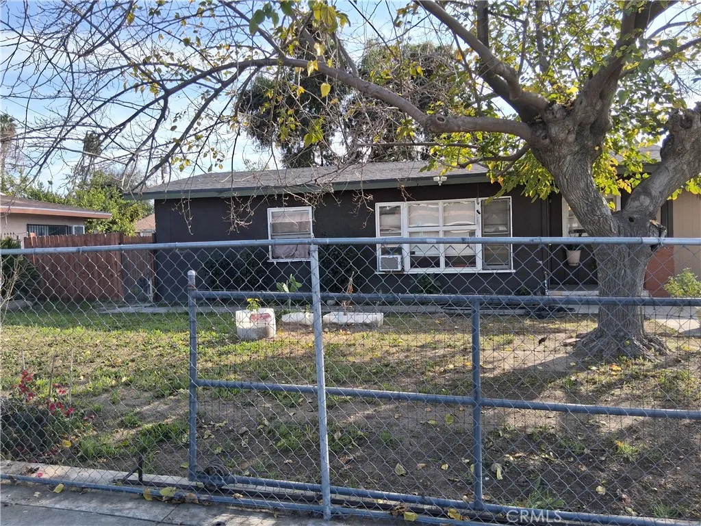 1185 W Devonshire, Hemet, California 92543 home-pic-1