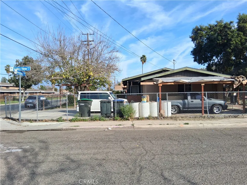 1185 W Devonshire, Hemet, California 92543 home-pic-5
