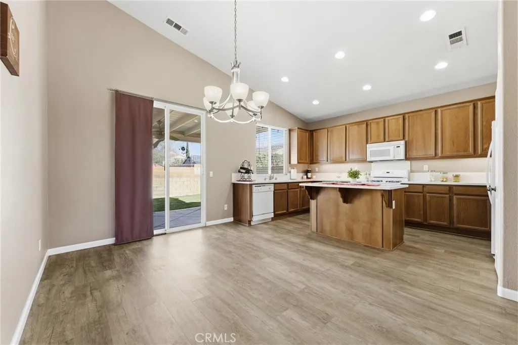 1639 W Norberry, Lancaster, California 93534 home-pic-7