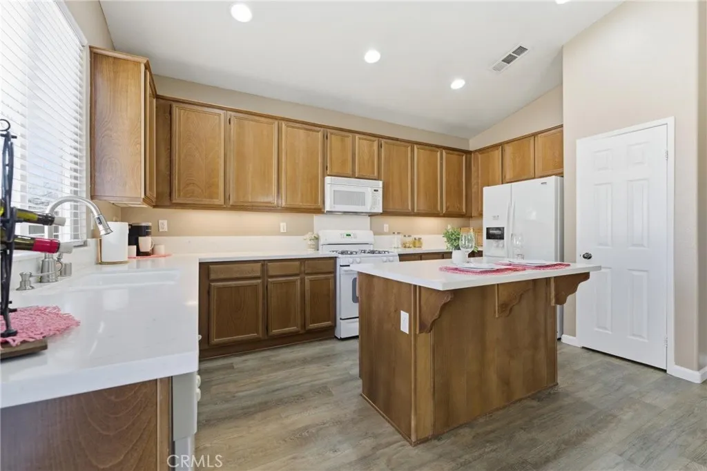 1639 W Norberry, Lancaster, California 93534 home-pic-9