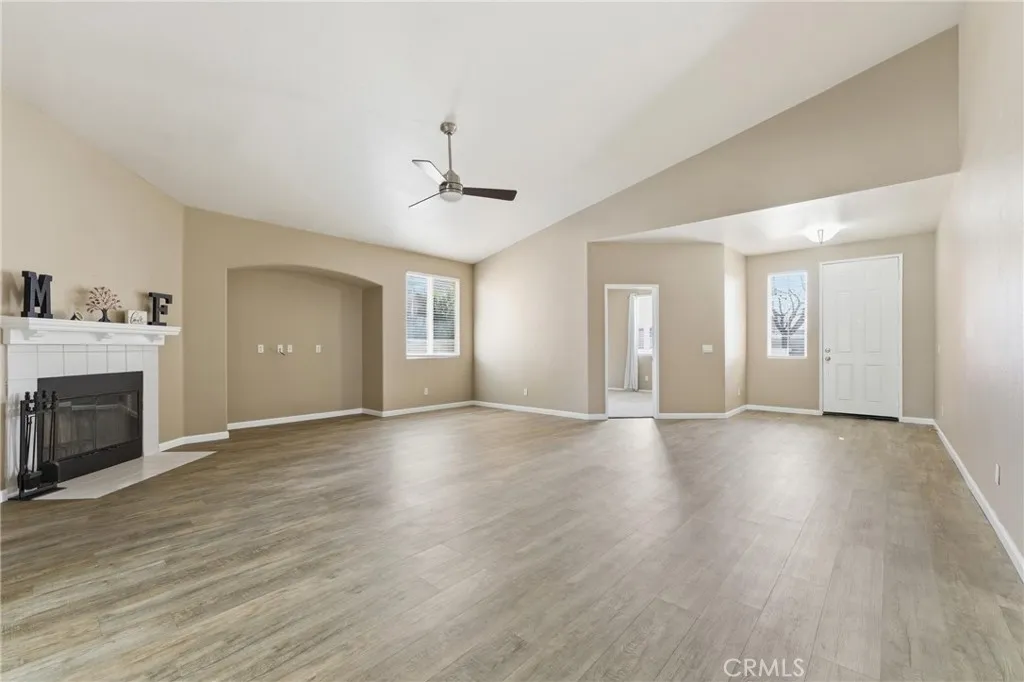 1639 W Norberry, Lancaster, California 93534 home-pic-4