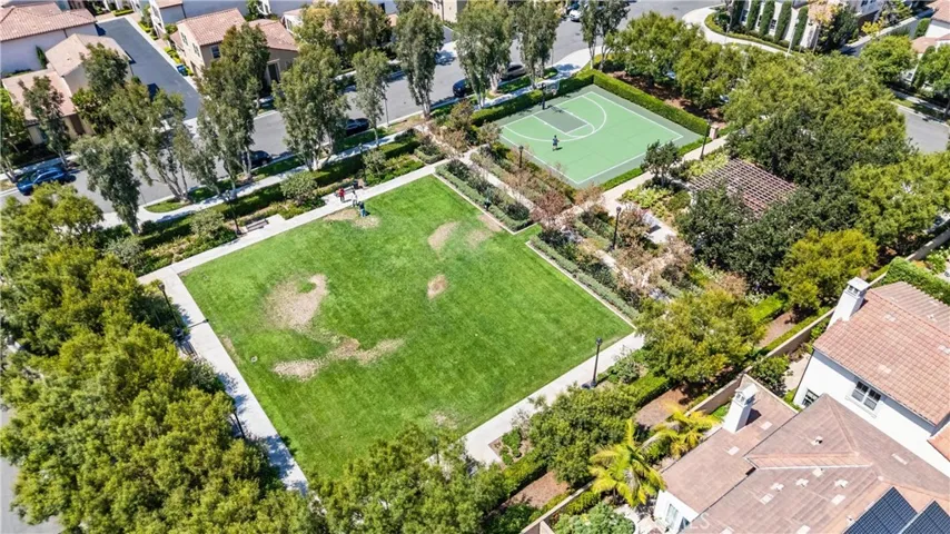 Woodbury East Master HOA amenities.