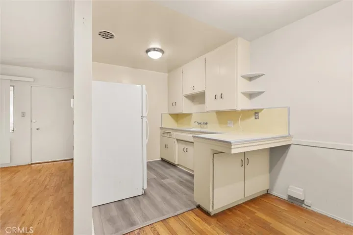 One Bedroom Unit With Kitchen