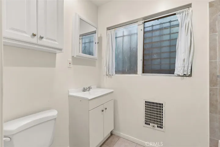 One Bedroom Unit bathroom