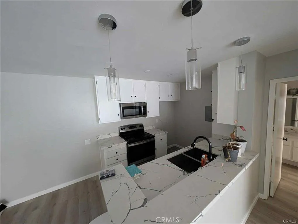 5460 White Oak Avenue  home-pic-2