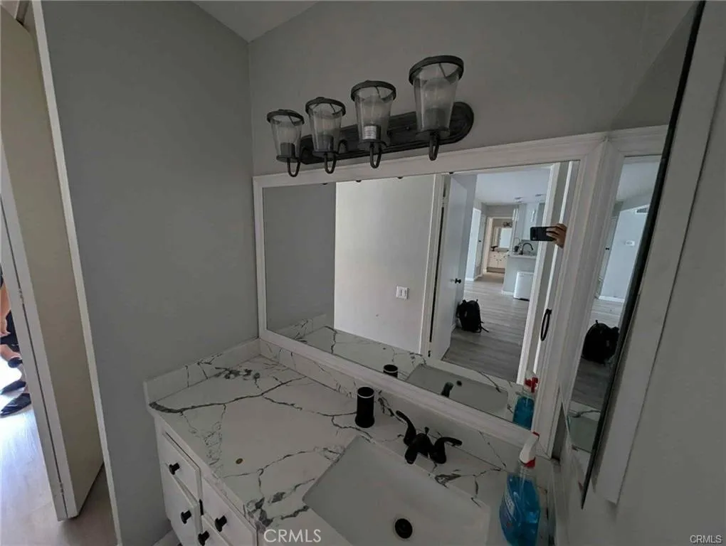 5460 White Oak Avenue  home-pic-8