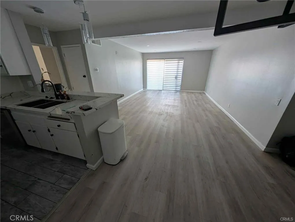 5460 White Oak Avenue  home-pic-3