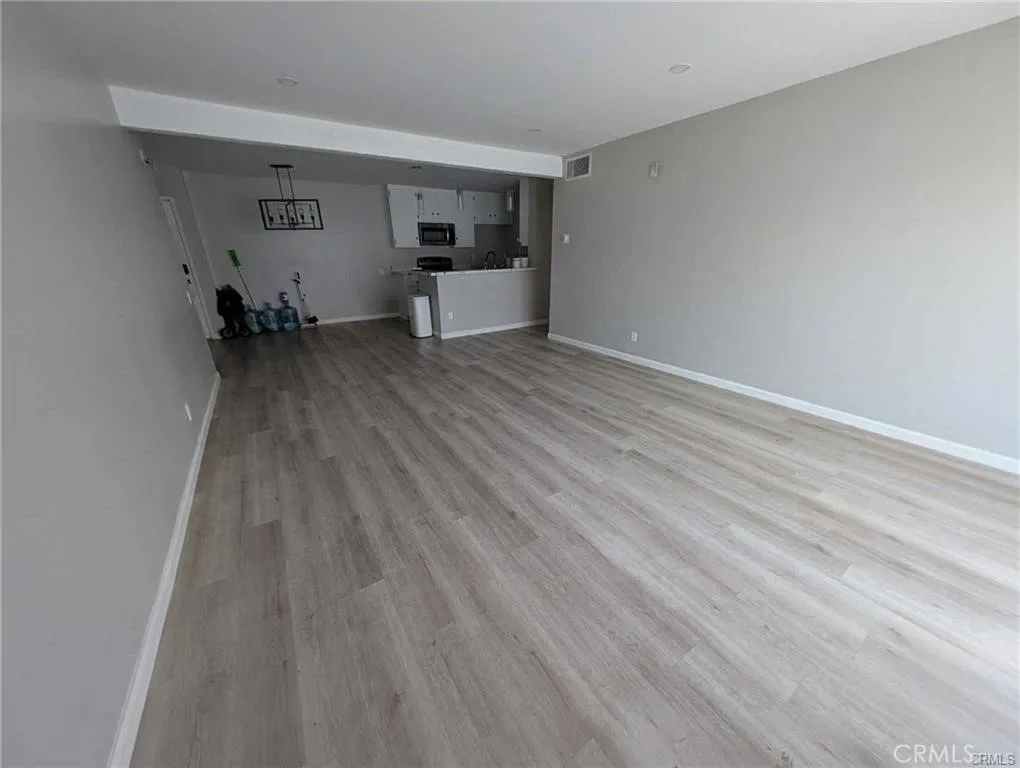 5460 White Oak Avenue  home-pic-4