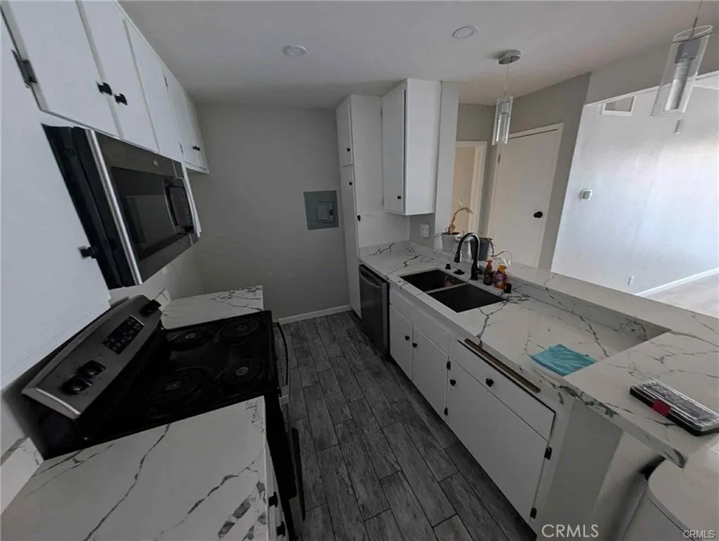 5460 White Oak Avenue  home-pic-1