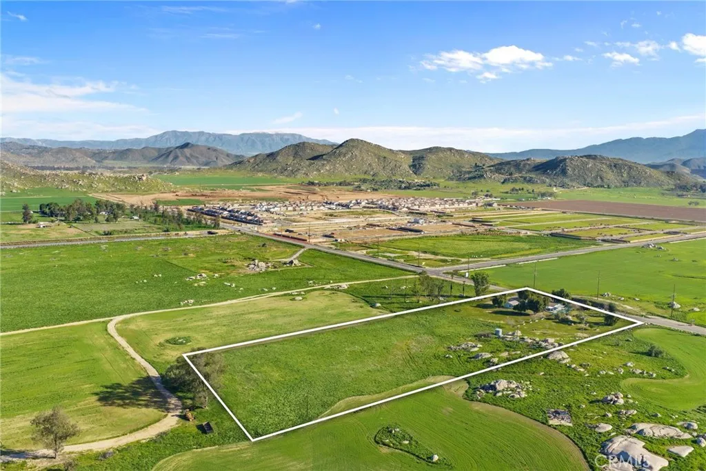 Aerial view from back of property looking toward the mountians