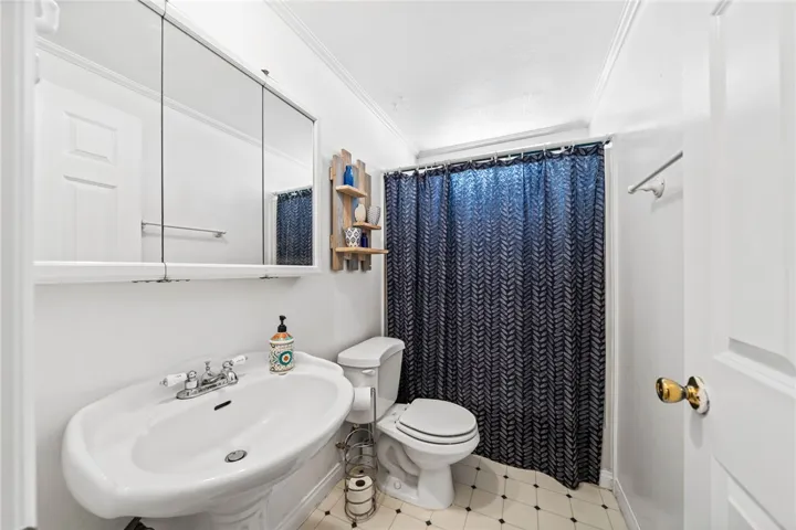 Secondary bathrom