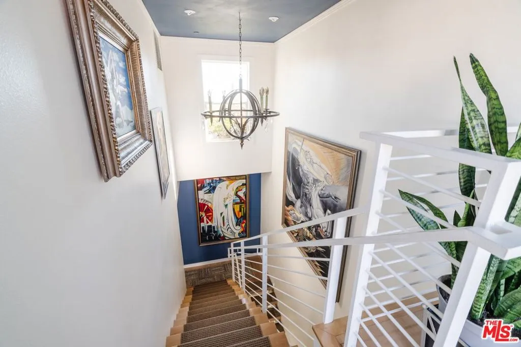 6732 W Hepburn Way, Los Angeles, California 90038 home-pic-18
