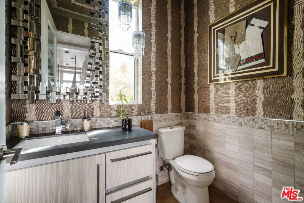6732 W Hepburn Way, Los Angeles, California 90038 home-pic-24