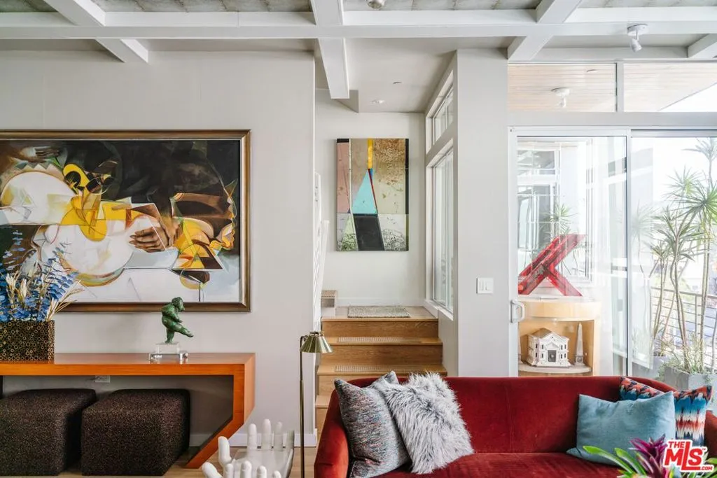 6732 W Hepburn Way, Los Angeles, California 90038 home-pic-7