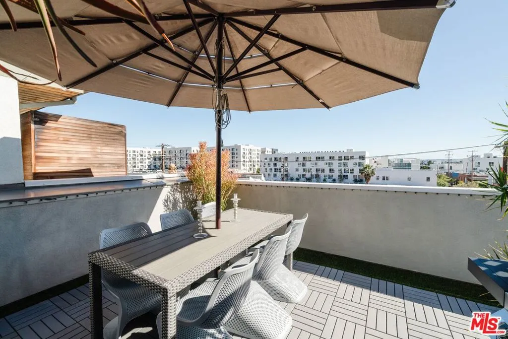 6732 W Hepburn Way, Los Angeles, California 90038 home-pic-20