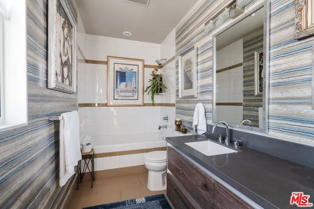 6732 W Hepburn Way, Los Angeles, California 90038 home-pic-15
