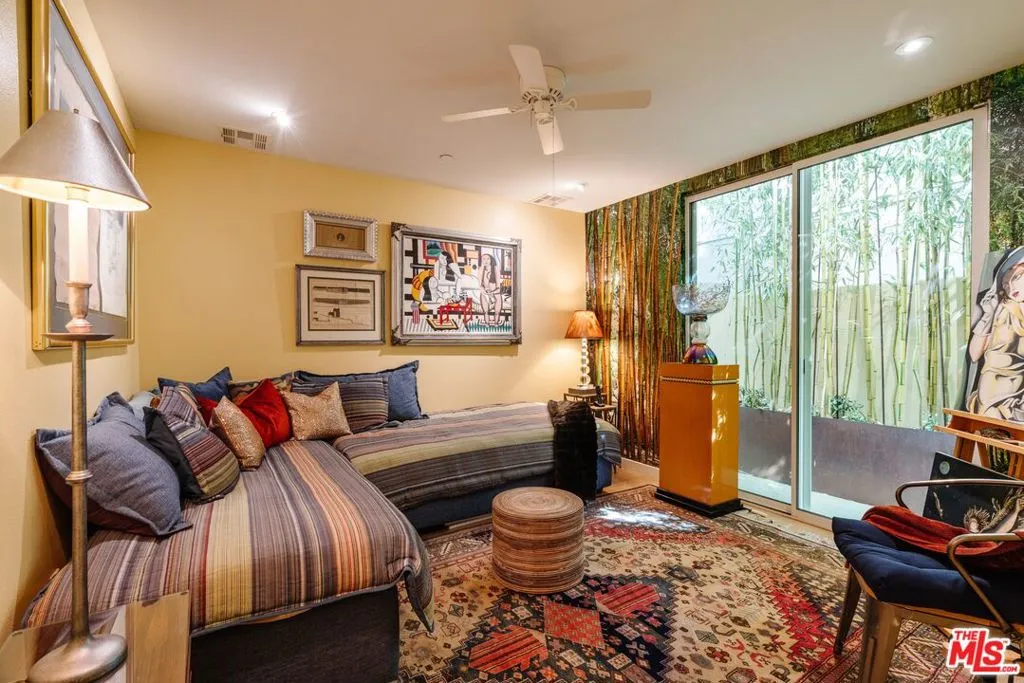6732 W Hepburn Way, Los Angeles, California 90038 home-pic-16