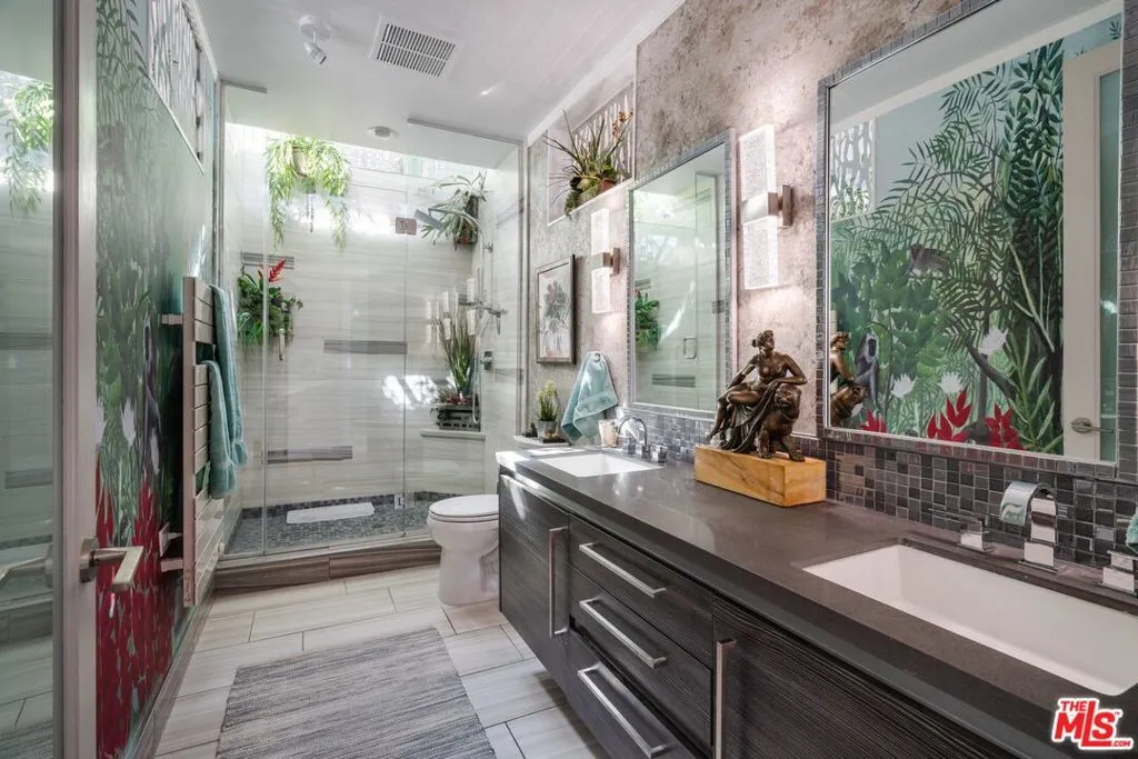 6732 W Hepburn Way, Los Angeles, California 90038 home-pic-10