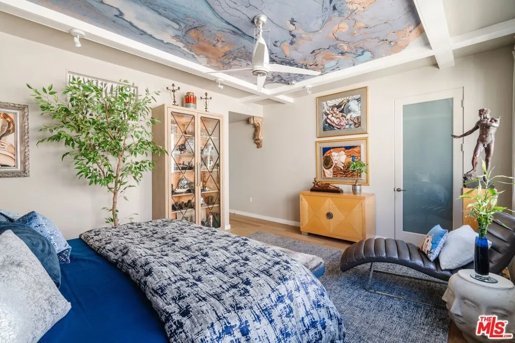 6732 W Hepburn Way, Los Angeles, California 90038 home-pic-9