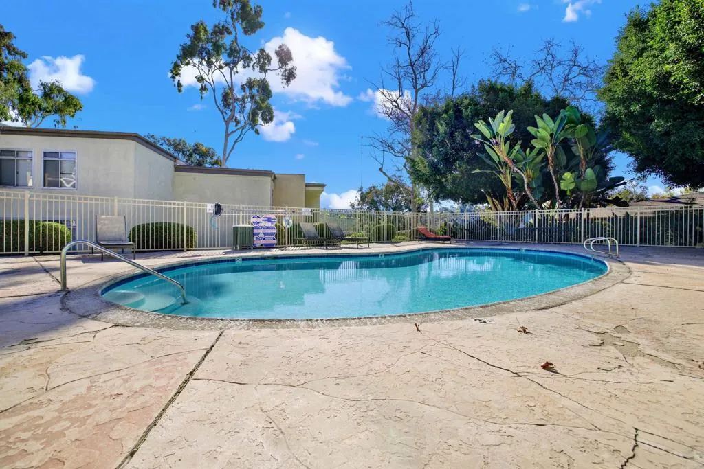 432 Edgehill Lane 169, Oceanside, California 92054 home-pic-16