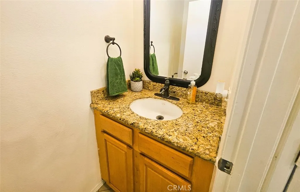 1337 W Latham, Hemet, California 92543 home-pic-12