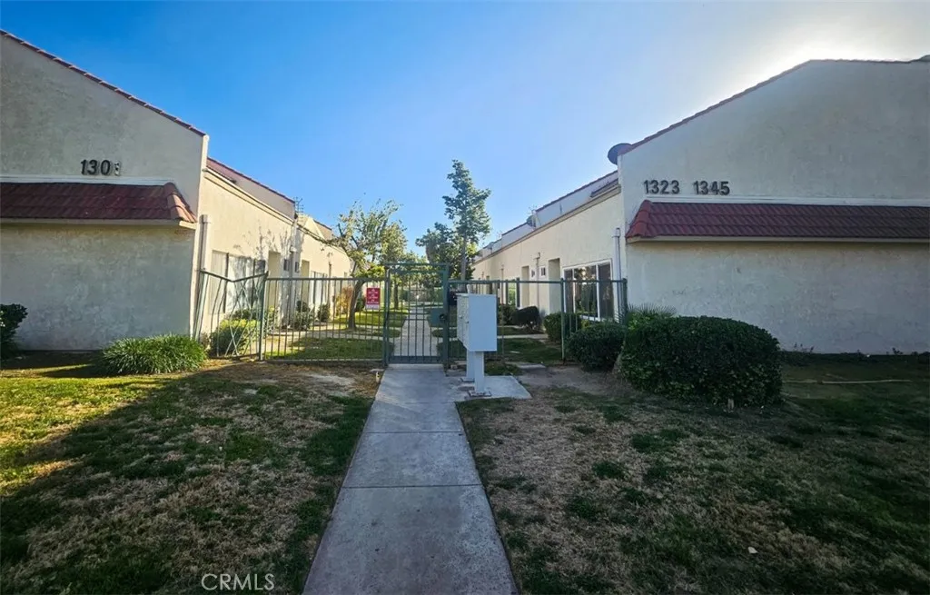 1337 W Latham, Hemet, California 92543 home-pic-37