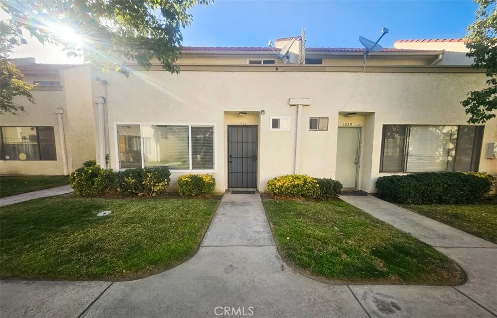 1337 W Latham, Hemet, California 92543 home-pic-4