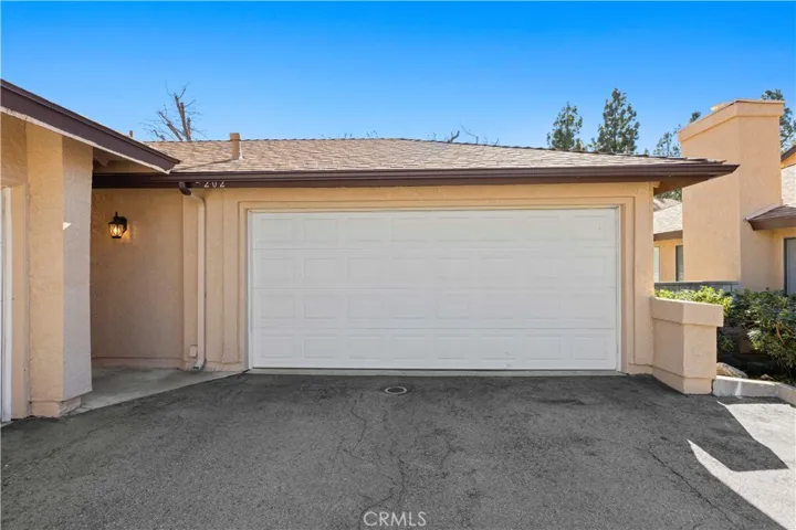 2 car garage w/ washer and dryer hookup