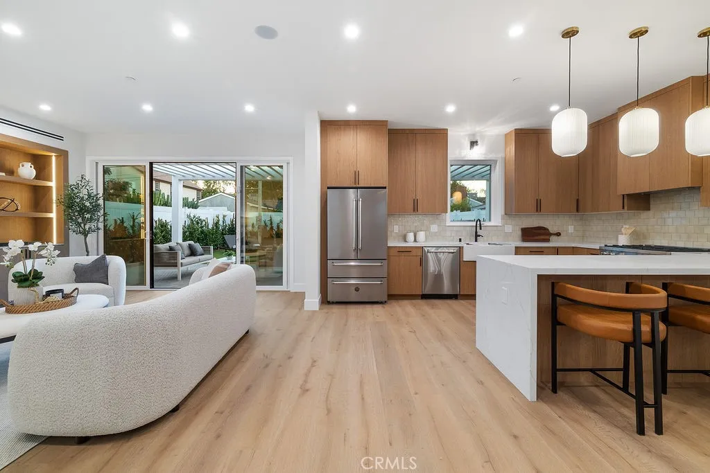 4831 Sancola, Toluca Lake, California 91601 home-pic-8