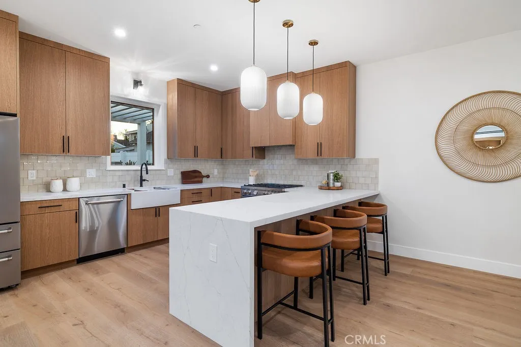 4831 Sancola, Toluca Lake, California 91601 home-pic-11