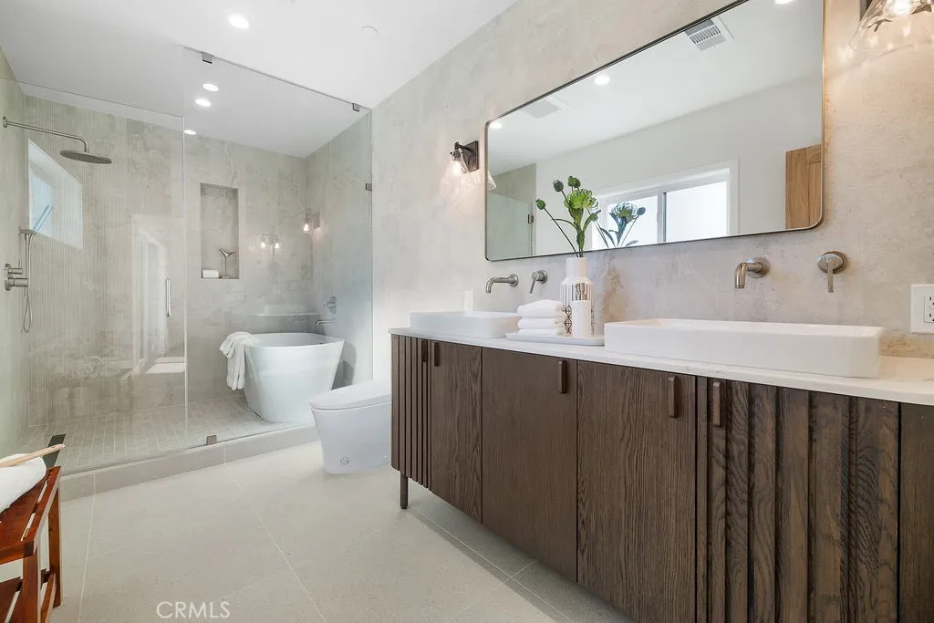 4831 Sancola, Toluca Lake, California 91601 home-pic-16