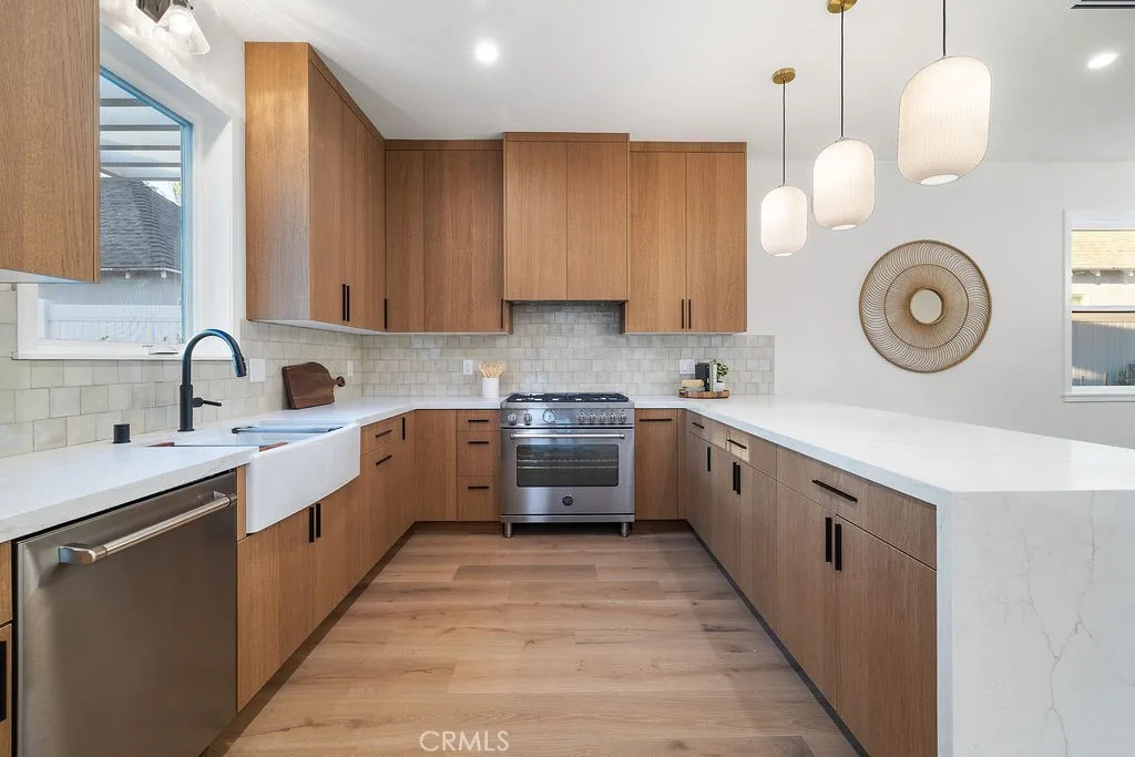 4831 Sancola, Toluca Lake, California 91601 home-pic-10
