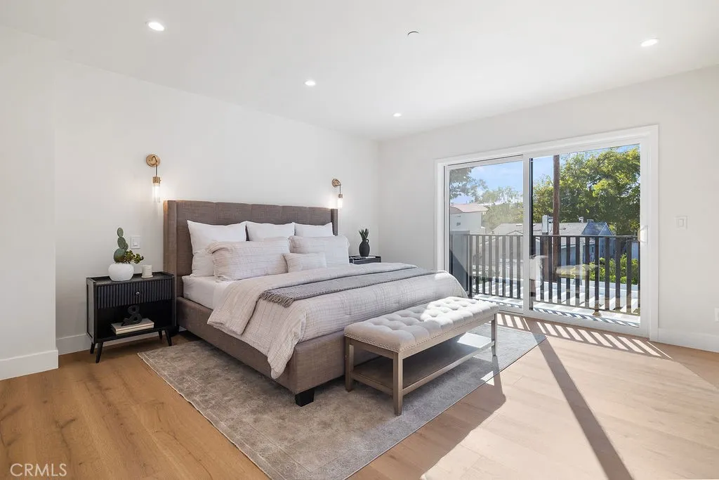 4831 Sancola, Toluca Lake, California 91601 home-pic-21