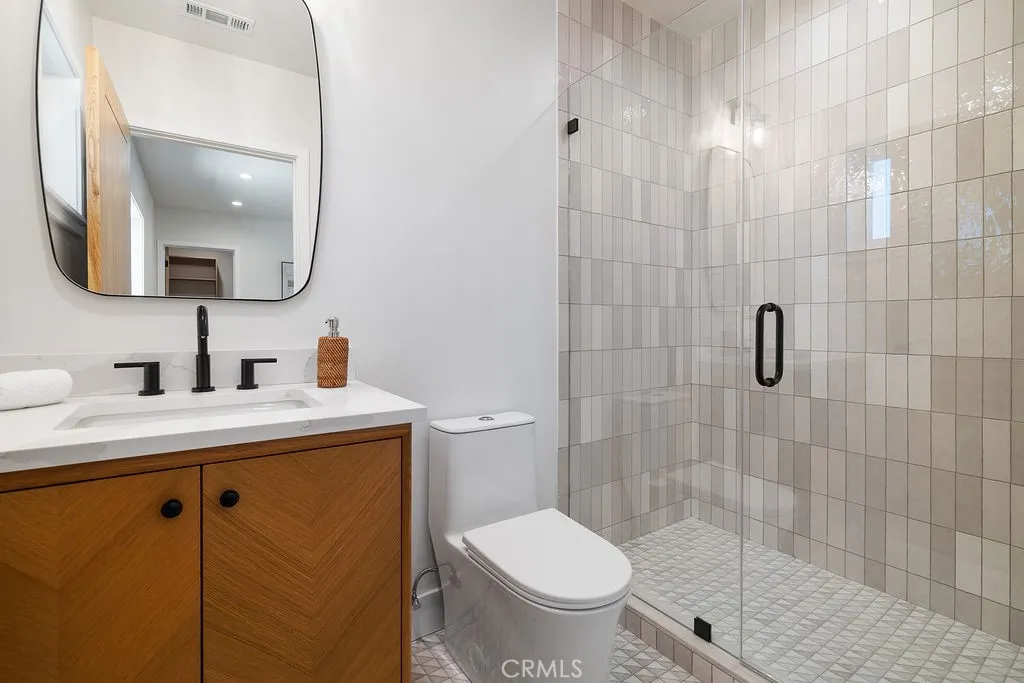 4831 Sancola, Toluca Lake, California 91601 home-pic-22