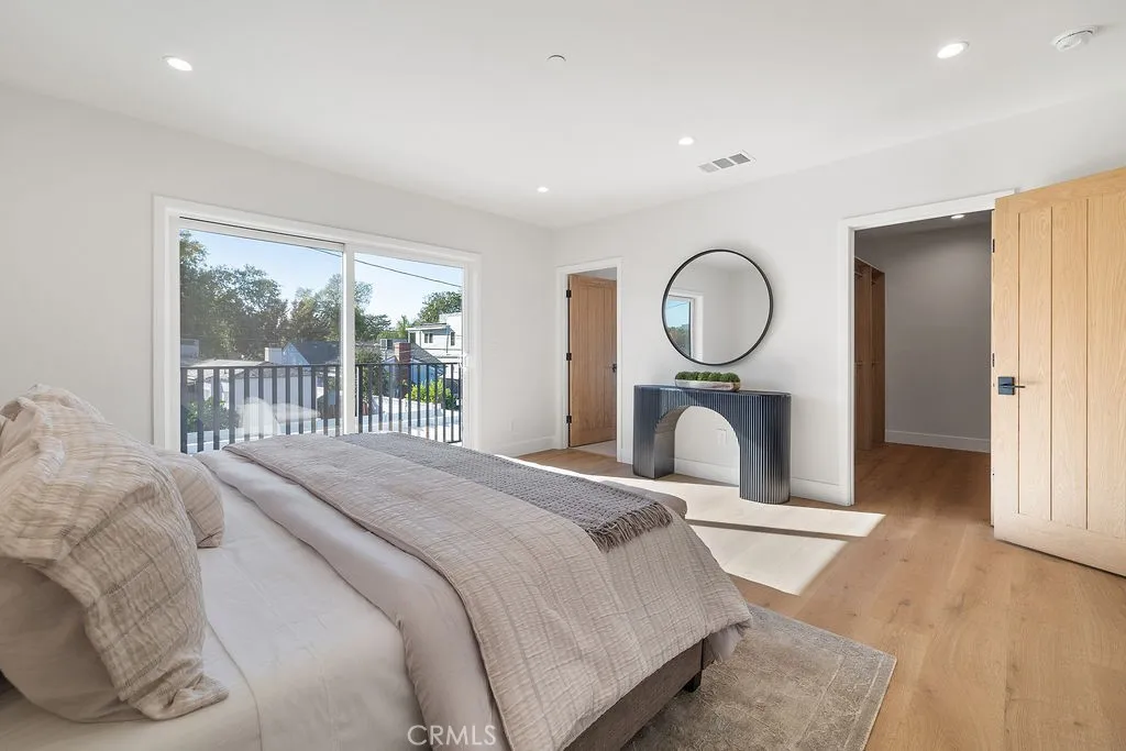 4831 Sancola, Toluca Lake, California 91601 home-pic-15