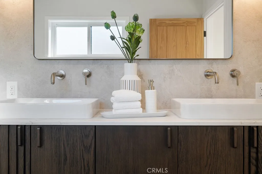 4831 Sancola, Toluca Lake, California 91601 home-pic-17