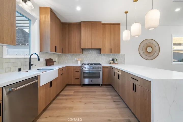 4831 Sancola, Toluca Lake, California 91601