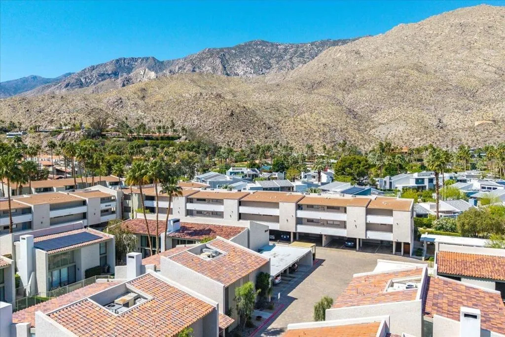 231 E La Verne Way E, Palm Springs, California 92264 home-pic-58