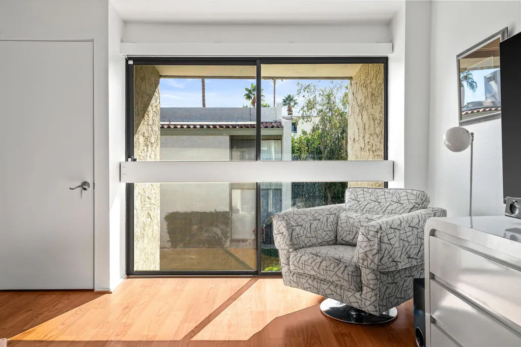 231 E La Verne Way E, Palm Springs, California 92264 home-pic-37