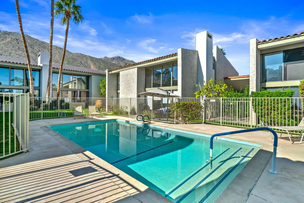 231 E La Verne Way E, Palm Springs, California 92264 home-pic-1