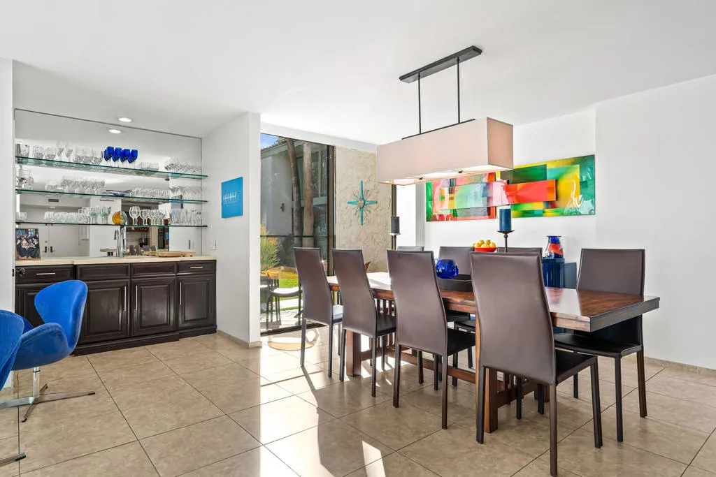 231 E La Verne Way E, Palm Springs, California 92264 home-pic-15