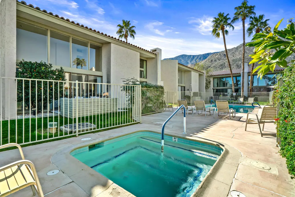 231 E La Verne Way E, Palm Springs, California 92264 home-pic-25
