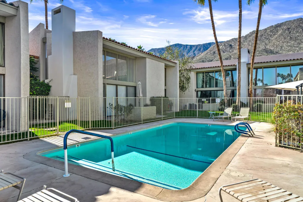 231 E La Verne Way E, Palm Springs, California 92264 home-pic-23
